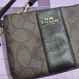 Coach Corner Zip Wristlet Signature Canvas With Stripe Pouch